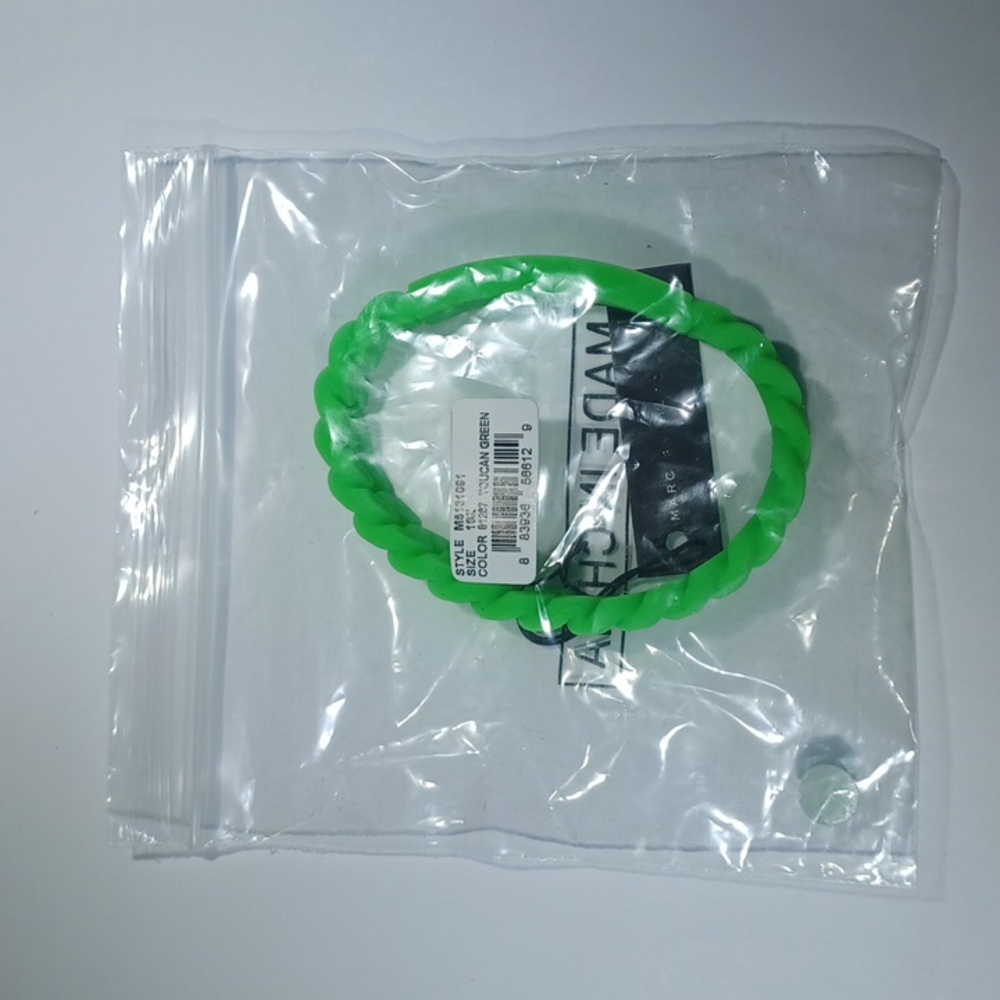 MARC BY MARC JACOBS Silicone Bracelet NWT - Picture 2 of 5
